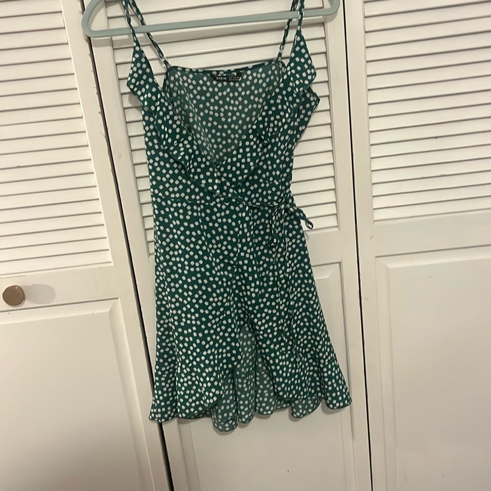 V neck summer dress
Flowy dress